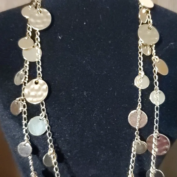 💥5/$30 Gold Tone Layered Necklace - Picture 2 of 3